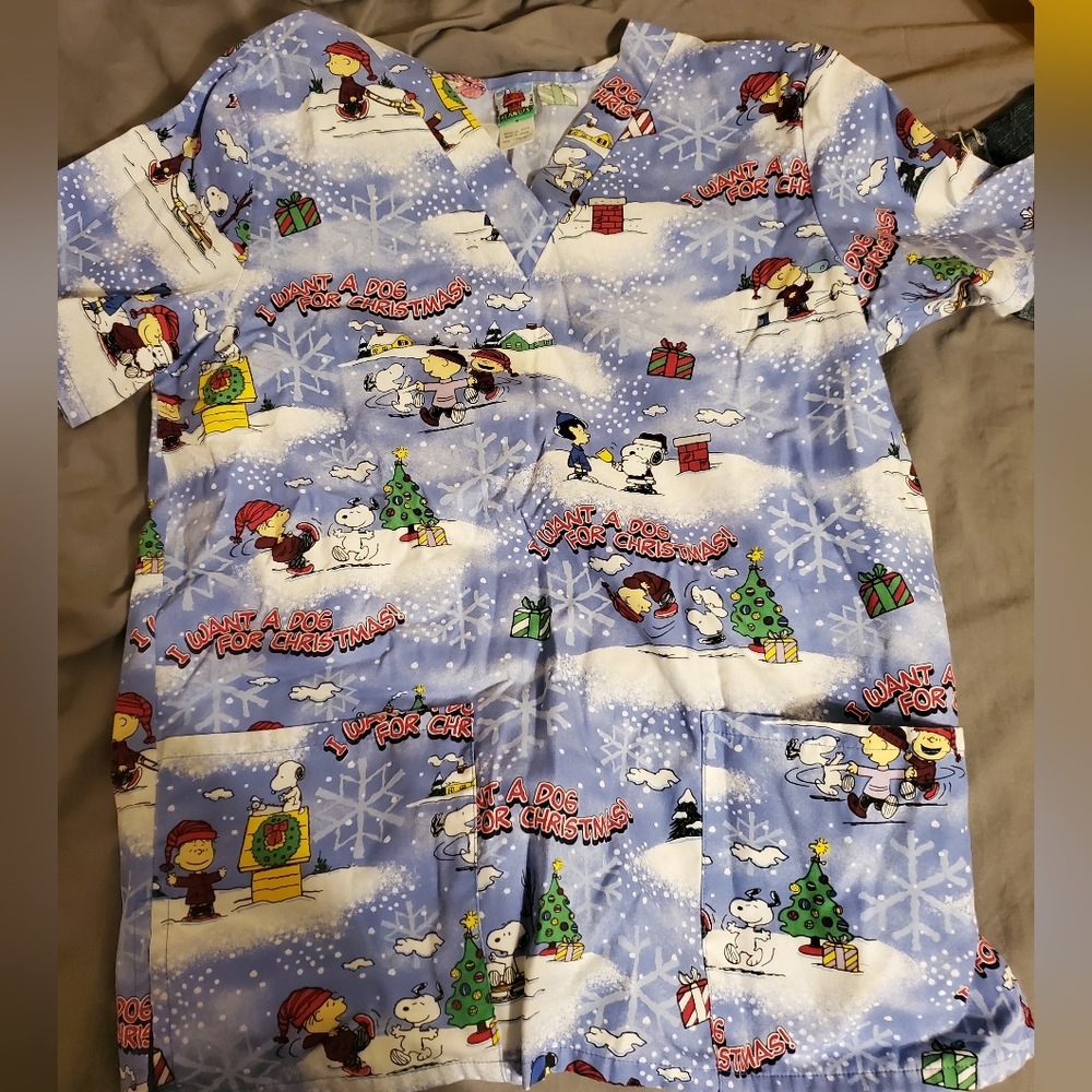 Peanuts, size small, scrub top